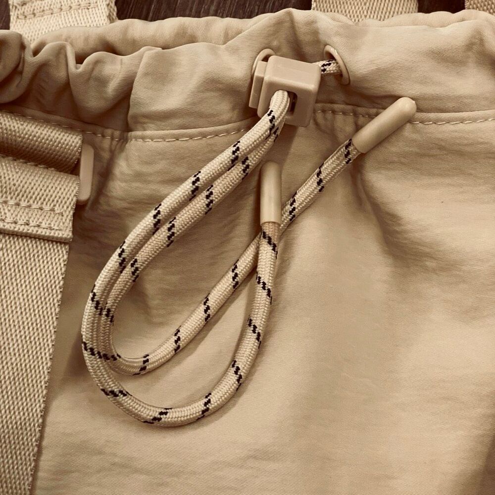 NWT Gorgeous BEIS Tan /Beige Nylon Sport Tote 2 Ways Tote bag & Backpack - Picture 9 of 16